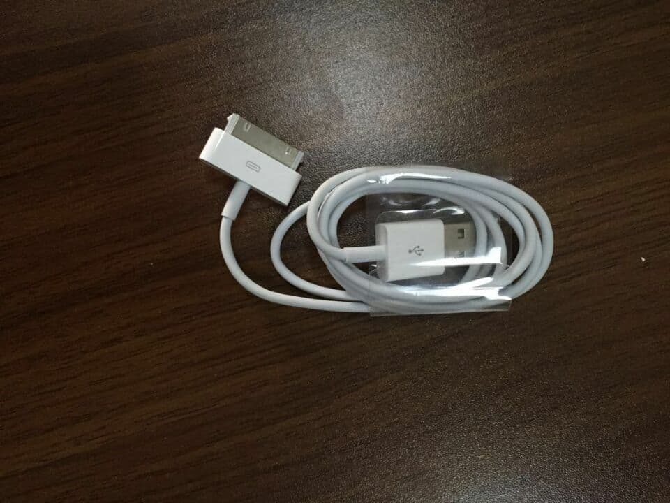Apple iphone 4_4s OEM original cable MA591